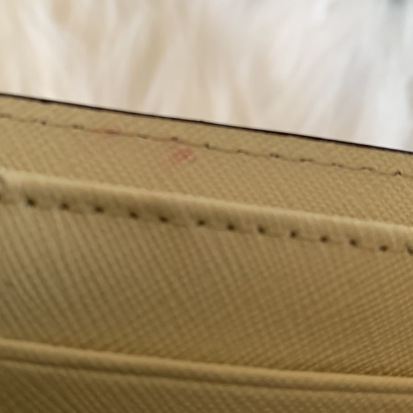 NWT Michael Kors Embossed leather wristlet - Picture 7 of 7